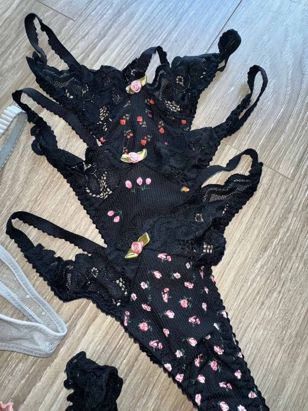 Thongs! - Picture 7 of 14